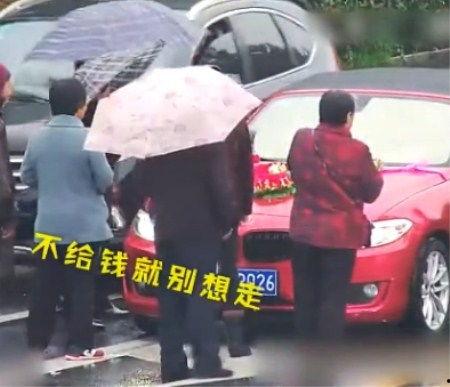 娱乐吃瓜酱大妈栏车